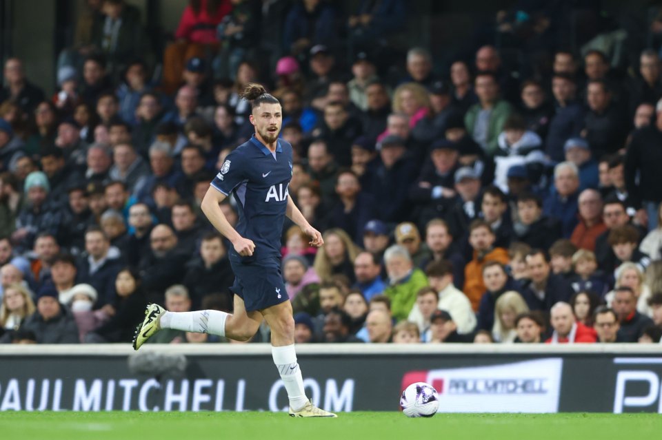 Radu Drăgușin este jucătorul lui Tottenham