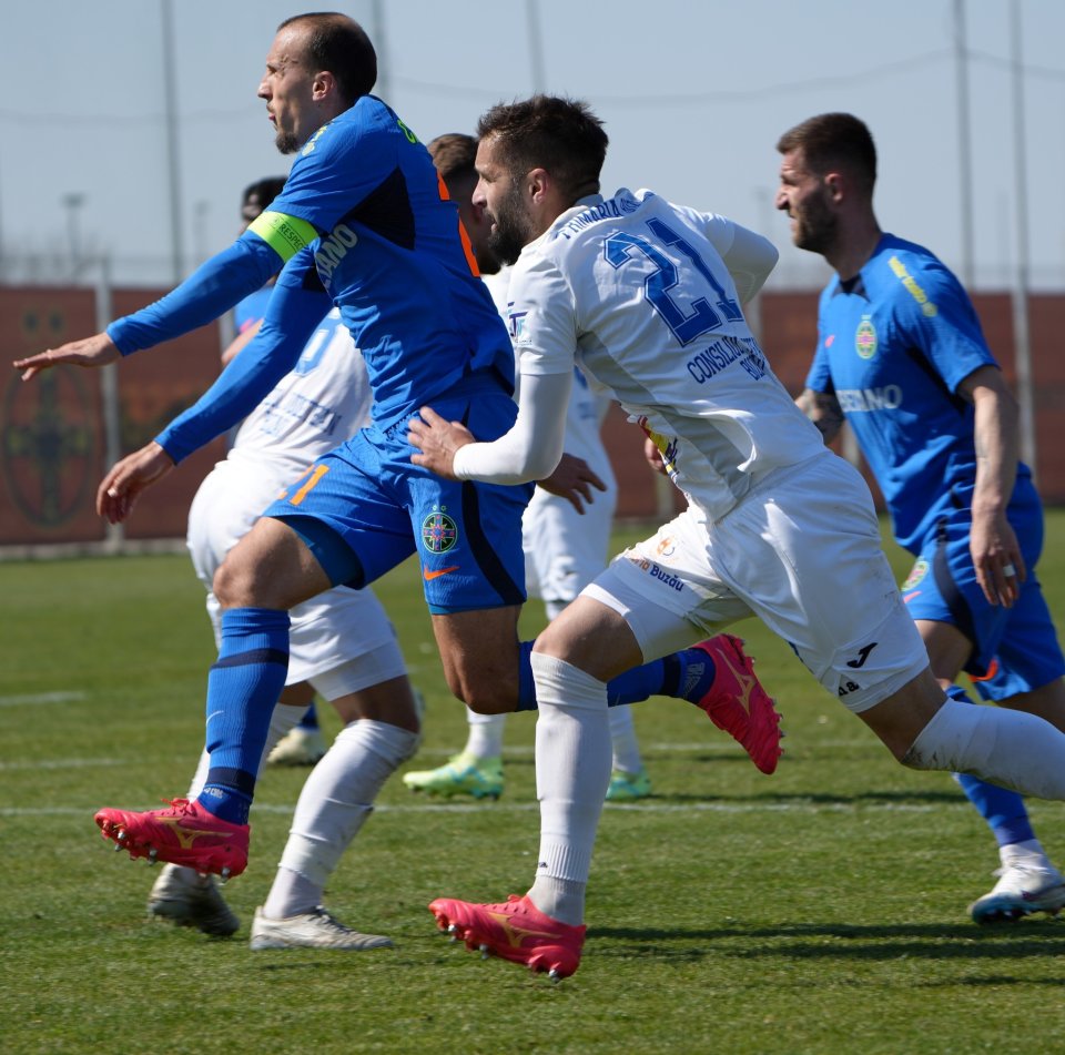 Fază din amicalul FCSB - Gloria Buzău 1-1, Baza Sportivă FCSB, 23 martie 2024
