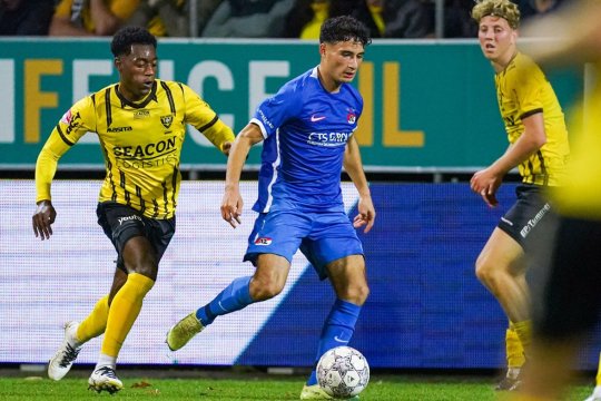 OFICIAL | Fotbalistul cu meciuri în Conference League a semnat cu o echipă din Superligă