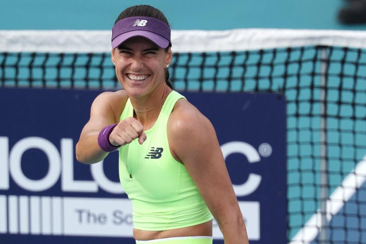 Sorana Cîrstea se bucură după victoria în fața lui Sloane Stephens cu 6-2, 6-1, WTA 1000 Miami, Florida, SUA, 23 martie 2024