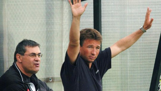 Cum a convins Dan Petrescu un cunoscut comentator român să se lase de fotbal: ”Când am auzit, am zis să o las mai ușor!”