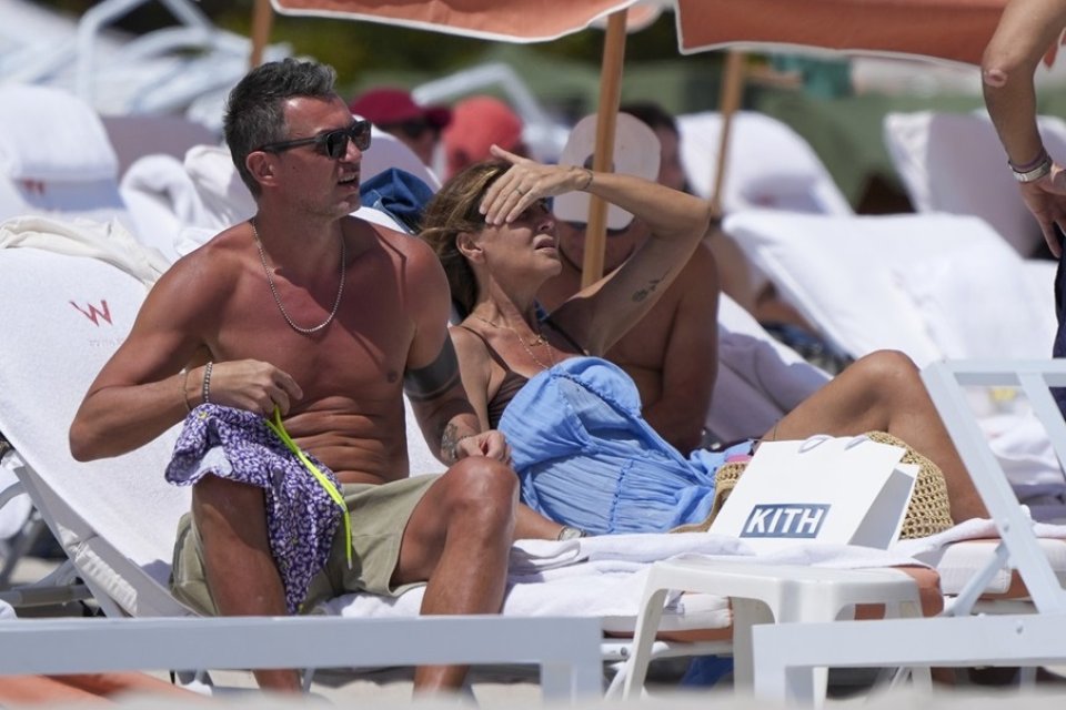 Paolo Maldini este în vacanță, în Miami, împreună cu soția lui, Adriana Fossa