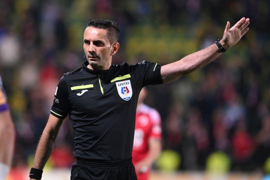 EXCLUSIV | Sebastian Colțescu riscă să fie exclus din arbitraj după presupusa discuție cu Daniel Niculae: ”Nu are voie!”. Ce articol din regulament ar fi încălcat arbitrul