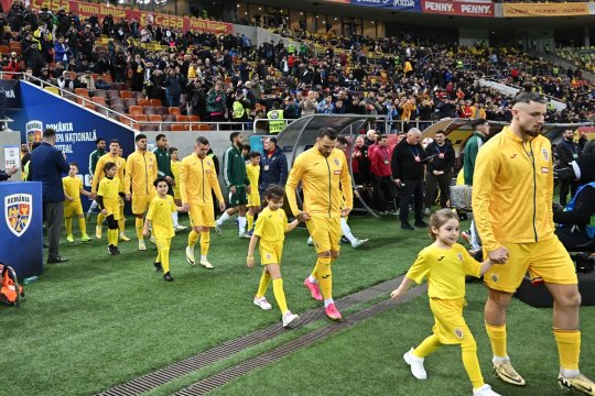 Care este starea fotbalistului român care a plecat cu o comoție de la echipa națională: ”A avut amețeli”. Când va putea reveni pe gazon