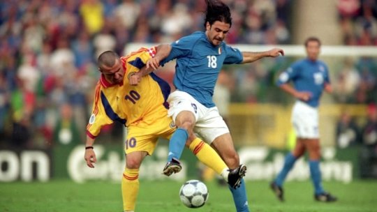 România la Euro 2000 > "Regele" Hagi coboară de pe tron. România trece de grupe, dar se lovește de Italia lui Zoff, Maldini și Totti