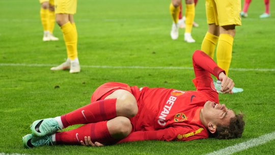 FCSB, lovită de ghinion! Radaslavescu l-a înlocuit pe Tavi Popescu, dar s-a accidentat imediat. Ce fotbalist ”under” a fost nevoit să trimită Charalambous în teren