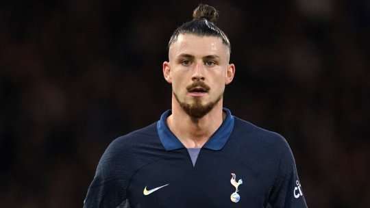 Ce notă a primit Radu Drăgușin, după ce a fost integralist în Tottenham - Luton Town 2-1: ”A părut mereu să facă asta”
