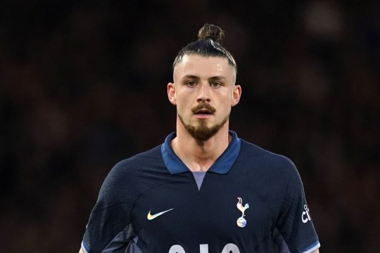 Ce notă a primit Radu Drăgușin, după ce a fost integralist în Tottenham - Luton Town 2-1: ”A părut mereu să facă asta”