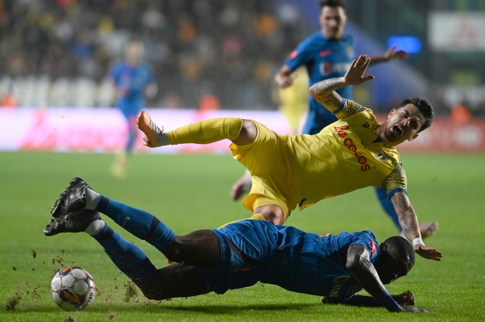 Dawa l-a accidentat grav pe Hanca în Petrolul - FCSB 2-2, în turul acestui sezon