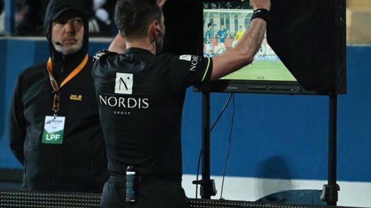 Cinci meciuri în același timp, doar 3 mașini VAR: care sunt cele două scenarii puse la cale de EAD și LPF