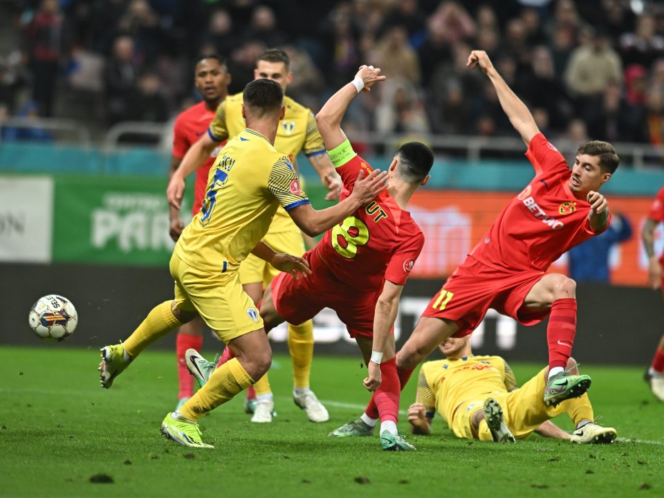 Meciul dintre FCSB și Petrolul s-a încheiat cu scorul de 1-0.