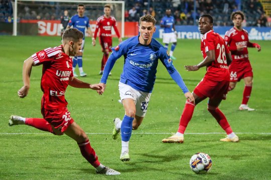 O echipă din România a folosit 44 de jucători în acest sezon, un record în Europa! Alte două formații din Superligă, în top 10 al formațiilor cu cei mai mulți jucători utilizați