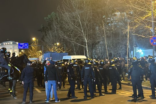VIDEO EXCLUSIV | Bătaie între suporteri înainte de Dinamo - UTA, cu ultrașii de la Sud Steaua implicați