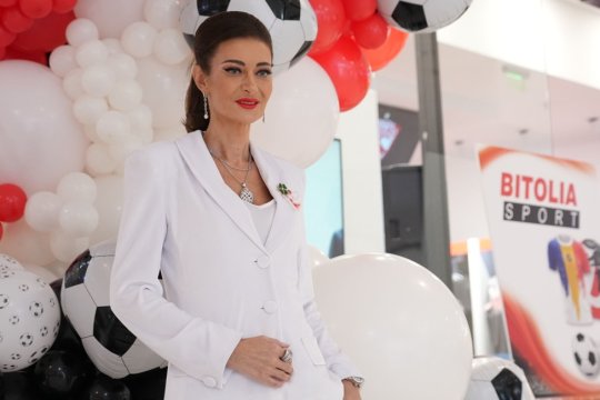 Soția lui Nicolae Badea a deschis un magazin în care se vând tricouri cu simbolurile lui Dinamo: ”Sperăm ca cel cu Cătălin Hîldan să se dea cel mai bine”