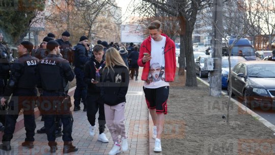 Jucătorul FCSB-ului s-a alăturat ultrașilor chiar înainte de partida cu Rapid și merge în corteo la stadion