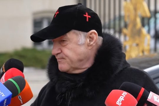 Gigi Becali a intervenit în miez de noapte pentru a explica schimbarea lui Radaslavescu: "Nu mi-a plăcut niciun jucător"