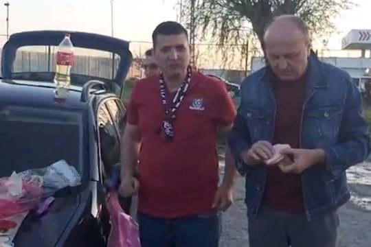 Răspunsul lui Dan Șucu pentru toți cei care l-au luat "la ochi" în deplasarea de la Craiova: "Parizerul e una dintre bucatele mele favorite. Este pur și simplu delicios"