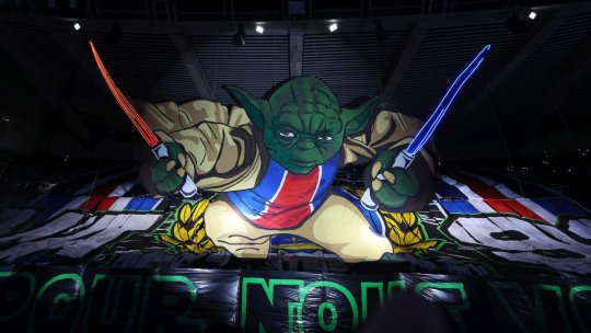 Scenografie inspirată din Star Wars la duelul de gală dintre PSG și Barcelona