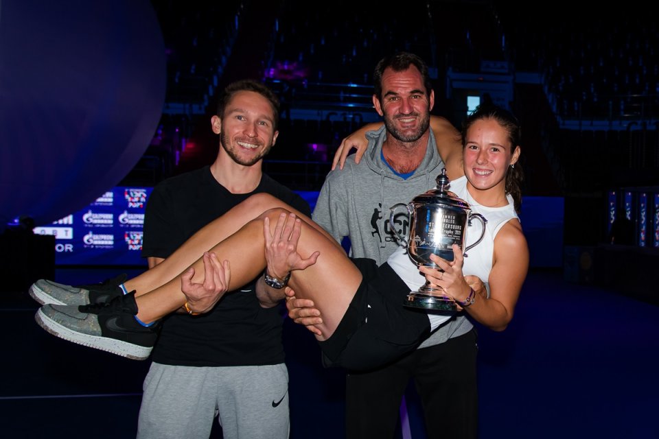 Carlos Martinez, alături de fosta lui elevă, Daria Kasatkin, după triumful ei la turneul 500 WTA de la St. Petersburg