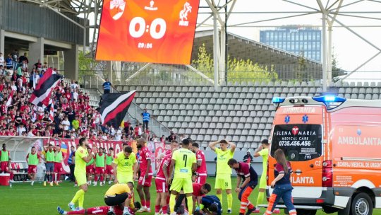 Controversă la Dinamo - Poli Iași. Homawoo l-a lăsat inconștient pe Luca Mihai, însă Hațegan a acordat doar cartonaș galben