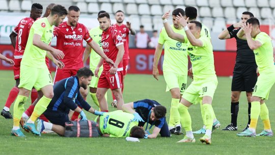 Un fost arbitru a dat verdictul în privința fazei care a încins spiritele la Dinamo - Poli iași: "O decizie greu de înțeles"