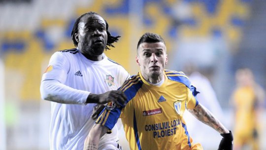 Ce vârstă avea Mike Temwanjera în pașaport în ziua când a ajuns în România. Porumboiu spunea că e "la al treilea rând de dinți"