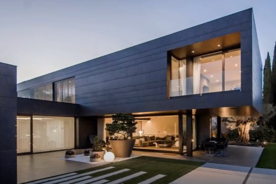 Arda Turan a devastat o casă de 18.000.000 de euro: ”A început să strige ca un nebun”