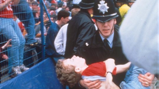 Tragedia din spatele minutului monumental de tăcere văzut în direct la DigiSport. Mărturie din peluza morții: “Doamne, te rog scoate-mă de aici!”