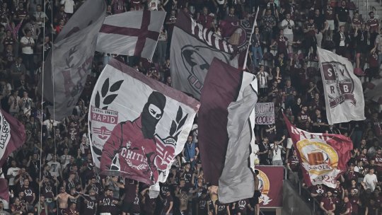 Galeria Rapidului continuă protestele! Mesajele afișate la duelul cu Sepsi: ”De ce în România pentru o torță se face închisoare?”