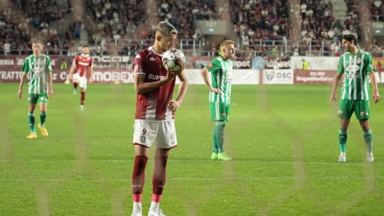 De la extaz la agonie! Rapid a primit un penalty, iar Sepsi un cartonaș roșu, dar VAR le-a anulat. Ce s-a întâmplat