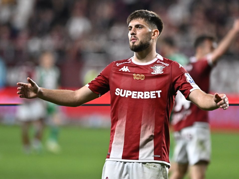 Paul Iacob reacționează în meciul de fotbal Rapid - Sepsi 0-1, din cadrul Play off-ului Superligii Superbet, desfasurat pe Superbet Arena-Giulești din București, 15 aprilie 2024