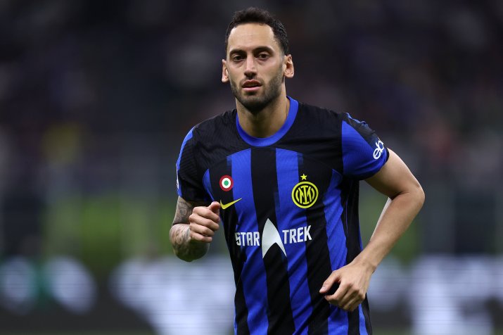 Calhanoglu are 84 de selecții pentru naționala Turciei, pentru care a debutat în 2013