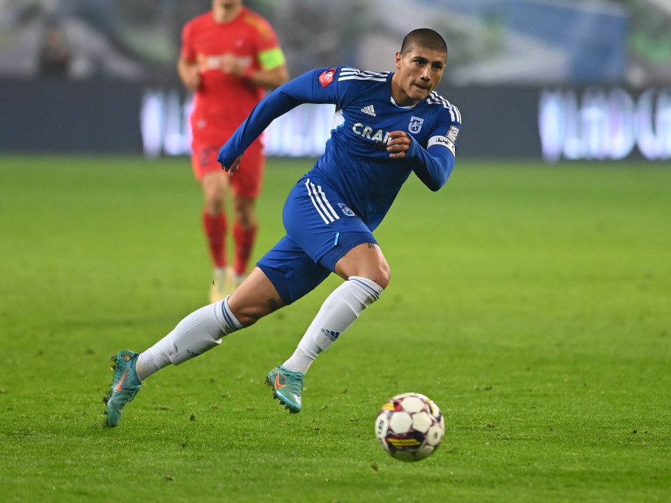 Juan Bauza în meciul de fotbal dintre FC U Craiova și FCSB, contand pentru Superliga Superbet, desfășurat pe Stadionul ”Ion Oblemenco” din Craiova, 13 noiembrie 2022