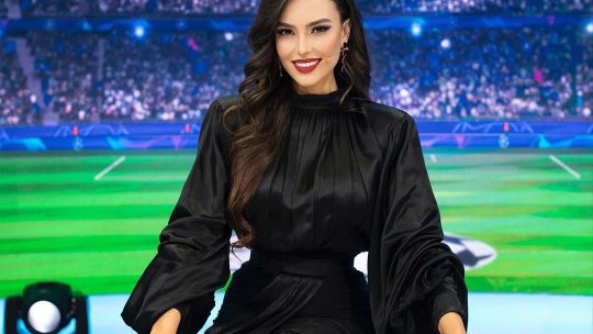 Prezentatoarea care seduce fanii fotbalului. Eva întoarce toate privirile în studiourile tv