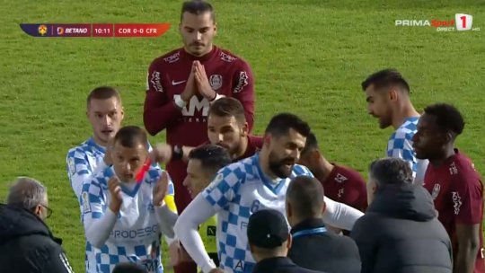 Incident incredibil în Cupă! Unul dintre cei mai valoroși jucători de la CFR, eliminat direct după ce i-a dat intenționat un cot în gură unui adversar și l-a umplut de sânge