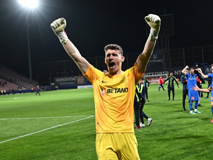 Târnovanu a fost rezerva lui Andrei Vlad până în martie 2022, atunci când Gigi Becali la- scos din poartă pe goalkeeperul venit de la Universitatea Craiova