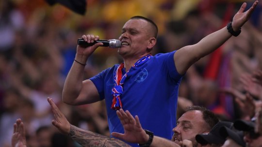 Explicația incredibilă a lui Gheorghe Mustață după ce suporterii FCSB-ului au aruncat cu obiecte în Jakub Hromada. Rapidistul era scos pe targă