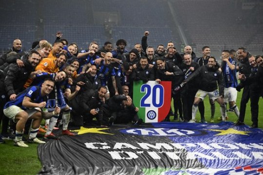 Inter a fost ”Made in România” după câștigarea titlului. Noii campioni ai Italiei au sărbătorit pe celebra manea