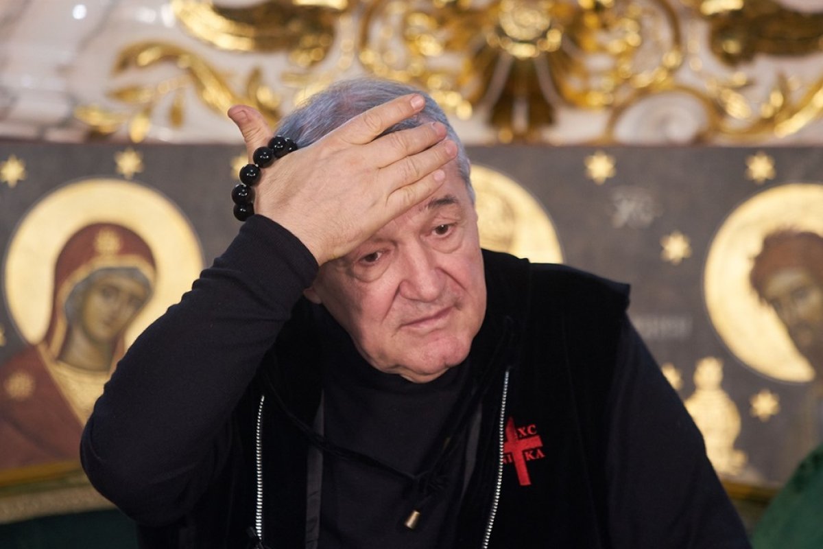 Gigi Becali a contestat la Curtea de Apel amenda primită de la FRF. În 2011, Universitatea Craiova a fost dezafiliată după ce a dat FRF în judecată în civil