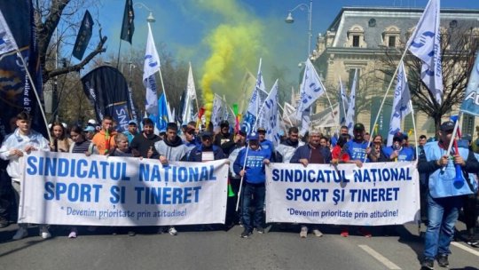 Proteste în fața Agenției Naționale de Tineret și Sport. Sindicaliștii au ieșit în stradă. Reacția Elisabetei Lipă