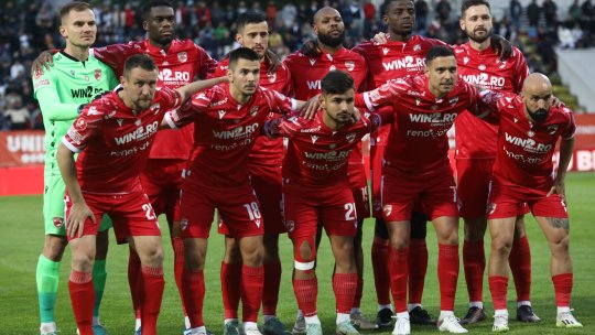 "Niște amatori, doar o minune de la Dumnezeu ne mai poate scăpa!". Fostul mare fundaș dinamovist nu-l iartă nici pe Kopic: "Nu schimbă niciodată nimic, e fricos" + "Pe Abdallah îl trimiteam deja la aeroport"