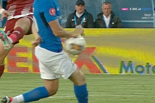 Penalty contestat pentru Rapid la partida cu Farul. Ce arată reluările