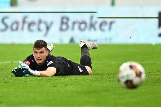 Probleme pentru Rapid! Aioani a fost schimbat la pauza meciului cu Farul