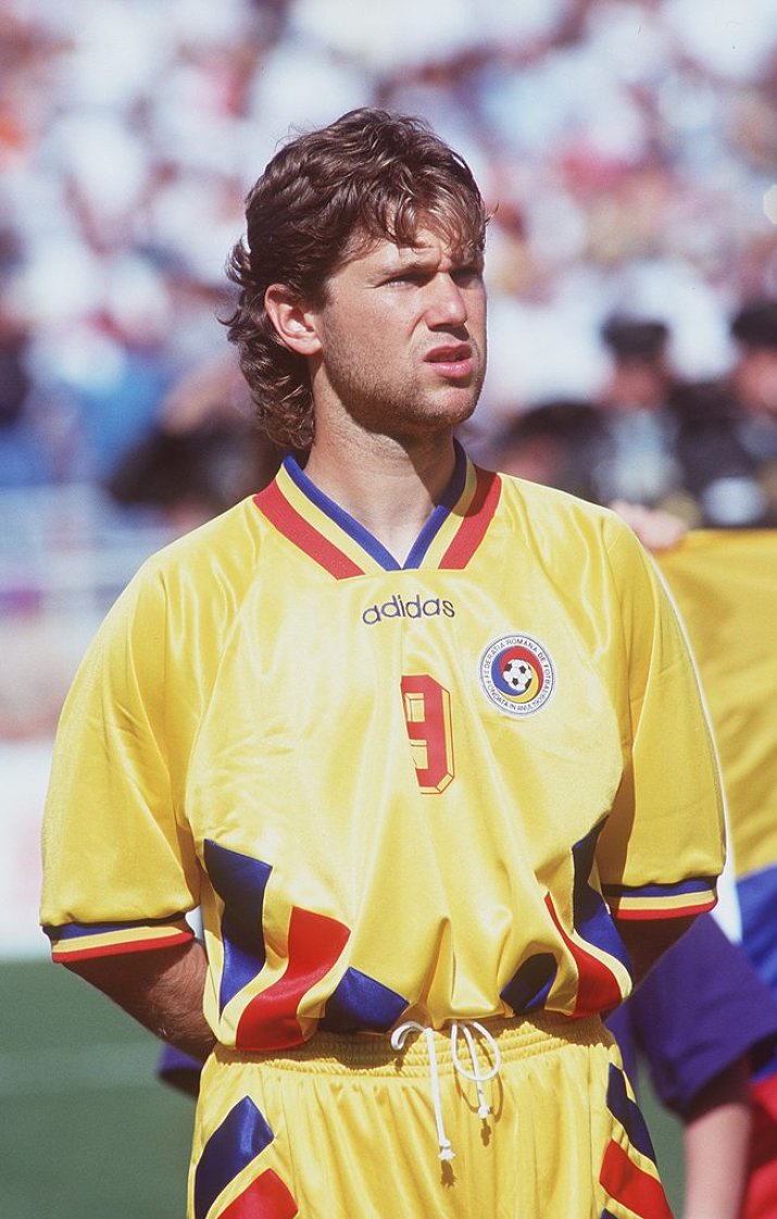 Florin Răducioiu a debutat pentru România pe 25 aprilie 1990, într-o victorie 4-1 cu Israel