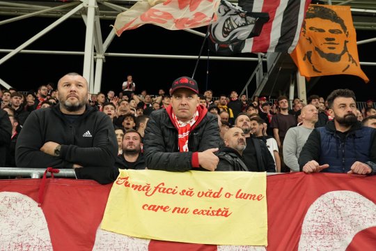 Imagini dezolante după Dinamo - Voluntari 1-1! Fanii i-au scuipat pe jucători și au izbucnit: ”Dacă ne duceți în B, vă rupem picioarele!” / ”Rușine să vă fie!”