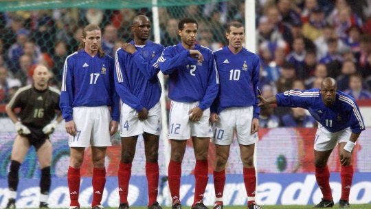 ”Succesul transformă oameni”. Emmanuel Petit, reproșuri la adresa unora dintre foștii coechipieri din naționala Franței, campioana mondială din 1998: ”Nu îi văd niciodată pe Henry, Vieira sau Deschamps!”