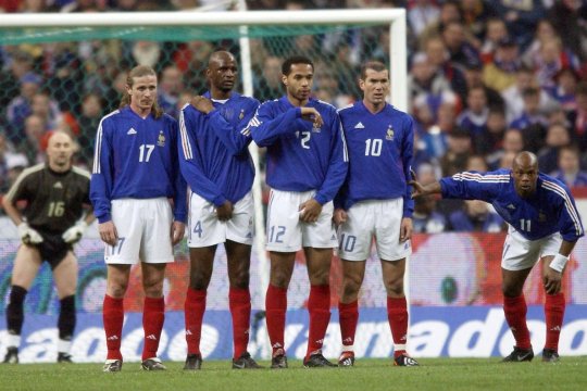 ”Succesul transformă oameni”. Emmanuel Petit, reproșuri la adresa unora dintre foștii coechipieri din naționala Franței, campioana mondială din 1998: ”Nu îi văd niciodată pe Henry, Vieira sau Deschamps!”