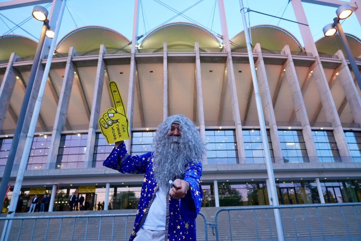 Un fan englez a venit din Norwich pentru FCSB-Farul