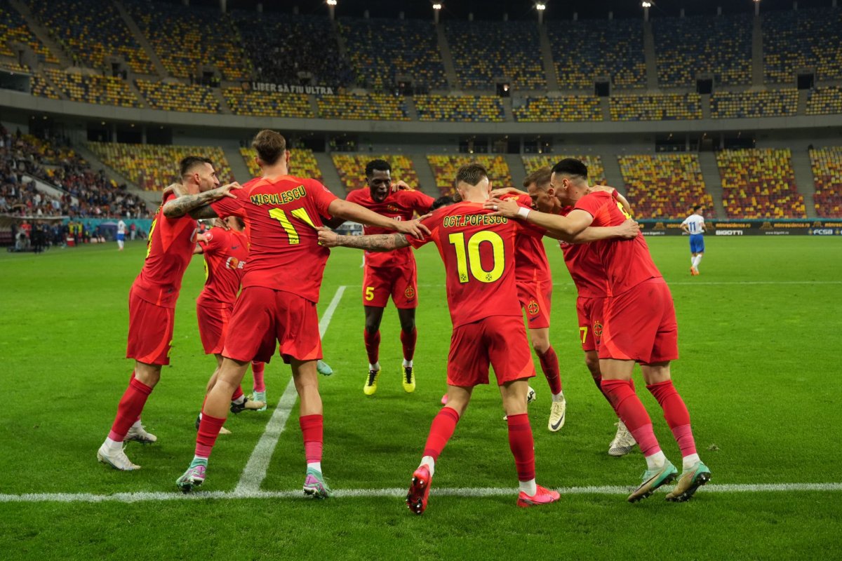 Roș-albaștrii au făcut hora bucuriei după golul de 2-1