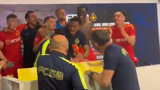 Ngezana a luat microfonul iAMsport.ro și a declanșat nebunia. Imagini inedite cu fundașul roș-albaștrilor